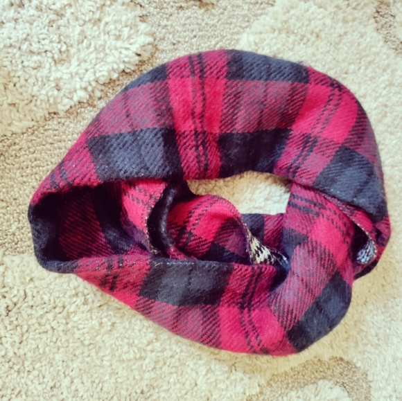 Reversible Scarf - Picture 3 of 3